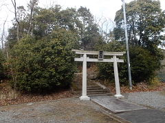 八幡神社の鳥居前を通過