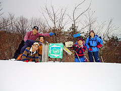 三国峠登頂で記念写真